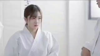 大二9分颜值女神！放假下海收费房！大眼睛外表甜美，脱光光自摸，多毛小穴掰开，近距离特写嫩穴